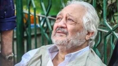 خالد زكي ينهار من البكاء في تشييع جنازة زوجته