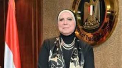 نيفين جامع: رعاية الرئيس الدائمة لمعرض تراثنا رسالة تشجيع للعاملين بالمشروعات الصغيرة