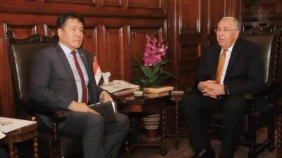 وزير الزراعة يبحث مع مدير  المنظمة الإسلامية للأمن الغذائى