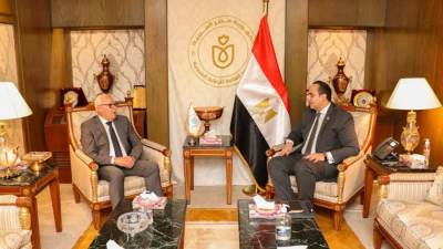 محافظ بورسعيد ورئيس الرعاية الصحية يتابعان تنفيذمجمع الشفاء الطبي
