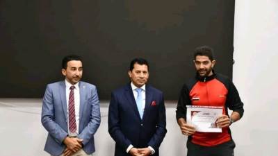 وزير الرياضة يكرم لاعبي المنتخب الوطني لرجال البادل بعد التأهل لنهايات بطولة العالم