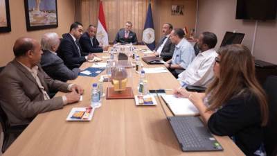 وزير السياحة يعقد اجتماع مع ممثلي اللجان النقابية للعاملين بالمجلس الأعلى للآثار