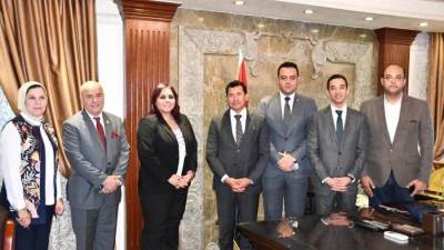 وزير الرياضة يبحث التعاون بمجال المناخ مع الإتحاد الدولي للهلال والصليب الأحمر