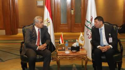 وزير القوى العاملة يلتقي بنظيره الاردني على هامش مؤتمر العمل العربي