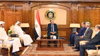 «وزير التجارة» يبحث مع رئيس غرفة التجارة بقطر تنمية وتطوير علاقات التعاون