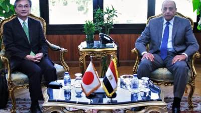 وزير الطيران يبحث مع سفير اليابان تعزيز التعاون فى مجال النقل الجوي