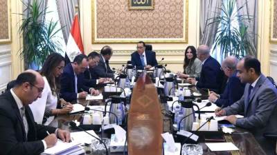 رئيس الوزراء يلتقي رئيس اتحاد الصناعات ومسئول الصناعات الهندسية بالاتحاد