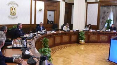 رئيس الوزراء يعقد اجتماعًا مع الشركات المنفذة للأعمال والخدمات اللوجيستية لقمة المناخ