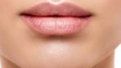الشفاه تتألق بهذه الألوان في الخريف