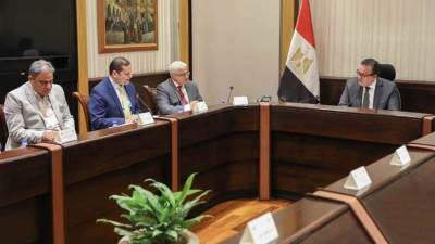 وزير الصحة يتابع الموقف التنفيذي لخطة تطبيق التأمين الصحي الشامل الجديد