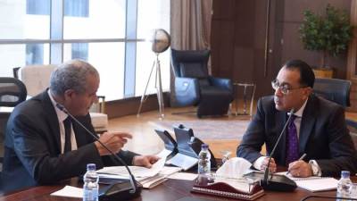 مدبولي يتابع مع وزير التموين موقف الأرصدة الاستراتيجية من السلع الأساسية