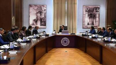 رئيس الوزراء يتابع مع وزير قطاع الأعمال العام عددا من ملفات العمل