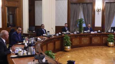 رئيس الوزراء يتابع الموقف التنفيذي لتطوير ورفع كفاءة منفذ السلوم البري