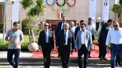 وزير الرياضة يتفقد مقر اللجنة الأولمبية المصرية تمهيدا لإستقبال توماس باخ