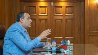 وزير الإنتاج الحربي يوجّه الجهات التابعة بالإلتزام بالمخططات الزمنية لتسليم المشروعات