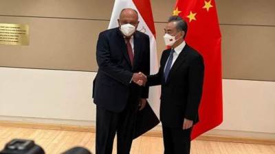 وزير الخارجية ونظيره الصيني يؤكدان أهمية دفع مجالات التعاون المشترك إلى آفاق أرحب