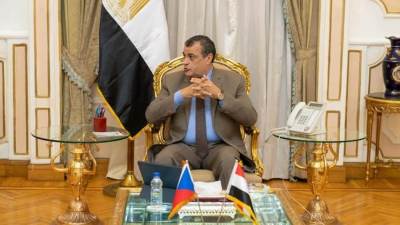 وزير الدولة للإنتاج الحربي يبحث مع السفير التشيكي تعزيز التعاون المشترك