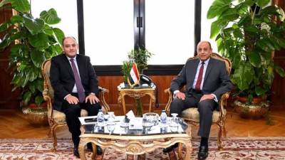 وزير الطيران المدنى يستقبل وزير التجارة والصناعة لبحث التعاون بين الوزارتين