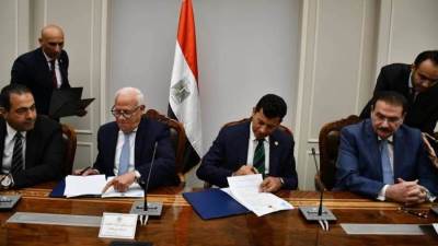 وزير الرياضة يوقع عقد تدشين استاد المصري الجديد بمحافظة بورسعيد 