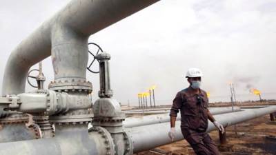 النفط يرتفع مع تحول التركيز إلى تخفيضات محتملة في الإمدادات