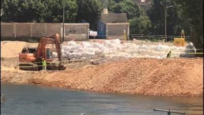 «سويلم» يستعرض الموقف التنفيذى لمشروع مجموعة قناطر ديروط الجديدة