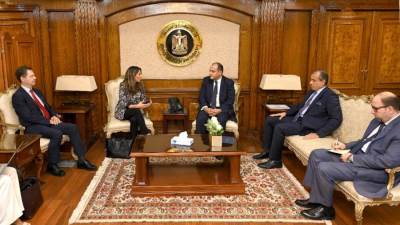 وزير التجارة وزيرة الاستثمار الاسباني لبحث تطوير علاقات التعاون الاقتصادي المشترك