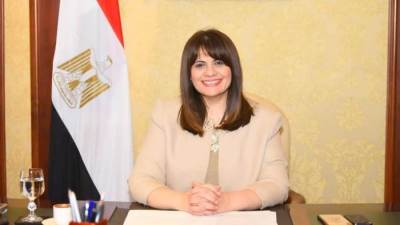 وزيرة الهجرة: الشاب المصري المريض في موزمبيق يصل إلى أرض الوطن لاستكمال العلاج بالقاهرة