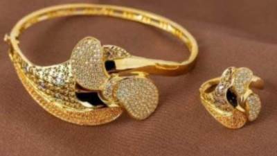 أسعار الذهب تتراجع عالمياً بأكثر من 3 دولارات