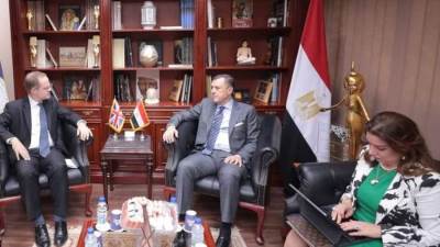 وزير السياحة يستقبل سفير المملكة المتحدة لبحث التعاون في مجال السياحة والآثار
