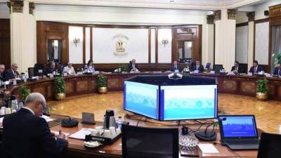 مدبولي: توجيهات رئاسية بإيلاء تطوير وتوطين صناعة السيارات أهمية قصوي 