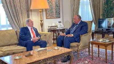 شكري يؤكد لعضو حركة فتح وقوف مصر بجانب فلسطين لإقامة دولة مستقلة عاصمتها القدس