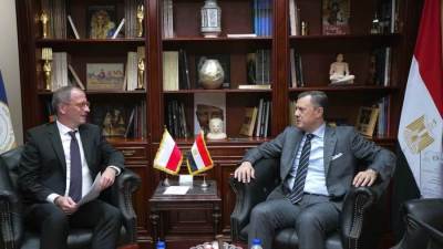 وزير السياحة يلتقي سفير بولندا بالقاهرة لتعزيز التعاون بين البلدين في السياحة والآثار
