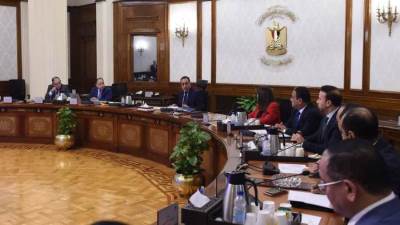 رئيس الوزراء يعقد اجتماعًا لبحث سبل تحفيز استثمارات المصريين في الخارج