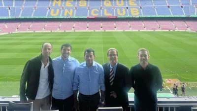 وزير الرياضة يتفقد ملعب "الكامب نو" بمدينة برشلونة فور وصوله إلى أسبانيا