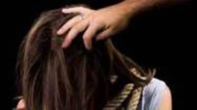 بعد التعدي على شقيقها.. القبض على أم لتقييدها لطفلتها بالحبال بالقاهرة