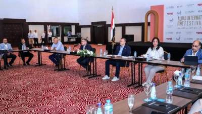 وزير السياحة ومحافظ البحر الأحمر يعقدان اجتماعا موسعا مع مستثمري قطاع السياحة