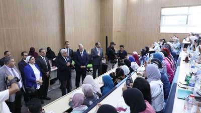 بأول أيام الدراسة.. وزير التعليم العالي يتابع سير العملية التعليمية بجامعة 6 أكتوبر التكنولوجية