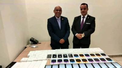 جمارك مطار القاهرة تضبط محاولة تهريب عدد من الهواتف المحمولة والساعات الذكية