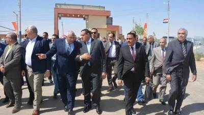 وزير التنمية ووزيرا التضامن والزراعة يتفقدون مجمع الخدمات الحكومية وحديقة 30 يونيو بالوادى الجديد