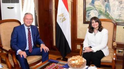 وزيرة الهجرة تستقبل مساعد وزير الخارجية لبحث التعاون في الملفات المشتركة