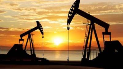 النفط يقفز أكثر من 3% مع تفكير أوبك+ في خفض الإنتاج