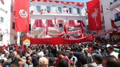 اتحاد الشغل في تونس يحذر الحكومة من خيارات مؤلمة ويلوح بالاحتجاجات 