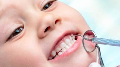 أهمية العناية بالأسنان اللبنية .. لا تغفلها