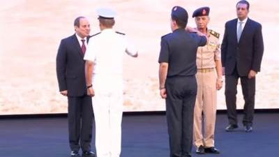 ترقية قائدى القوات البحرية والجوية إلى رتبة فريق