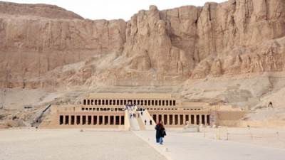 معبد حتشبسوت يستضيف احتفال دار أزياء ستيفانو ريتشي بيوبيلها الذهبي