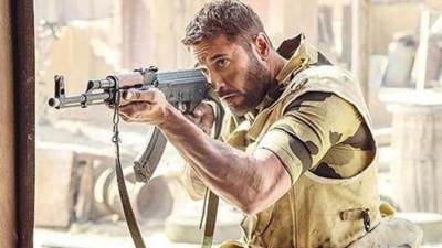 أحمد عز في احتفالية نصر أكتوبر: البسوا مموه بيخافوا منه