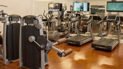 صالة ألعاب رياضية بالدقي تطالب العملاء بدفع الاشتراك بالدولار.. والغرف التجارية: يجب تدخل الأجهزة الرقابية