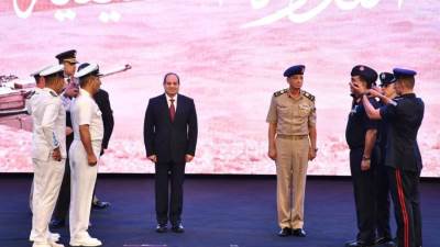 الرئيس السيسي يصدق على ترقية قائدي القوات البحرية والجوية إلى رتبة الفريق
