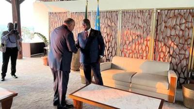 وزير الخارجية يلتقي رئيس جمهورية الكونغو خلال زيارته إلى العاصمة كينشاسا 