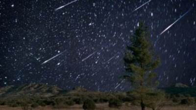 سنكون على موعد مع زخة شهب التنين بسماء مصر الجمعة المقبلة.. تفاصيل